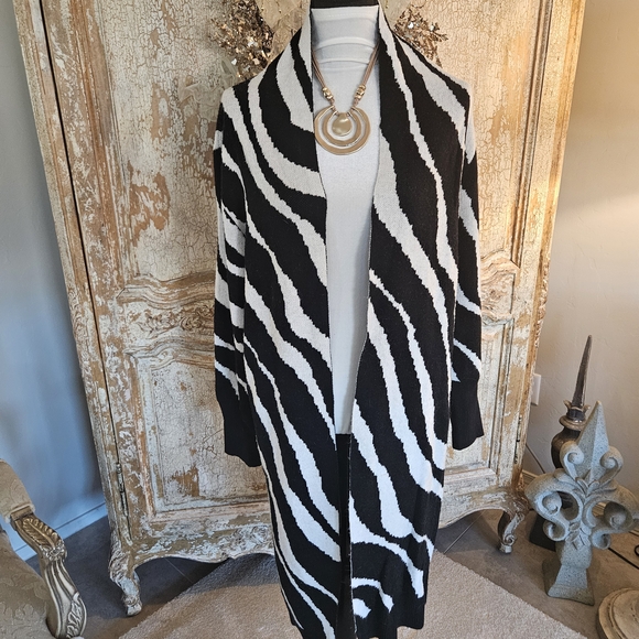 Black and White Zebra Print Women's Sweater XL - Picture 2 of 9